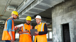 En obras de construcción, el ingeniero debe contar con un sistema que le permite organizar a su equipo, así como ver las horas de ingreso y salida